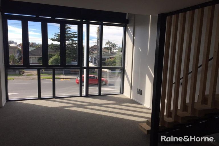 Photo of property in 2/436 Maunganui Road, Mount Maunganui, 3116