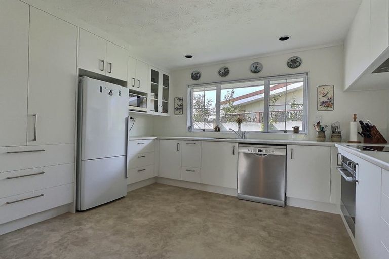 Photo of property in 10 Bassett Place, Taradale, Napier, 4112