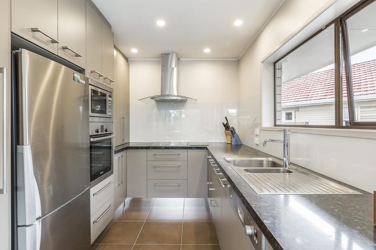 Photo of property in 2/7 Stafson Lane, Te Atatu Peninsula, Auckland, 0610