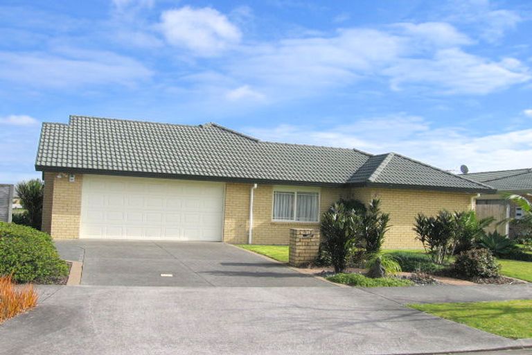 Photo of property in 2 Mohill Place, East Tamaki Heights, Auckland, 2016