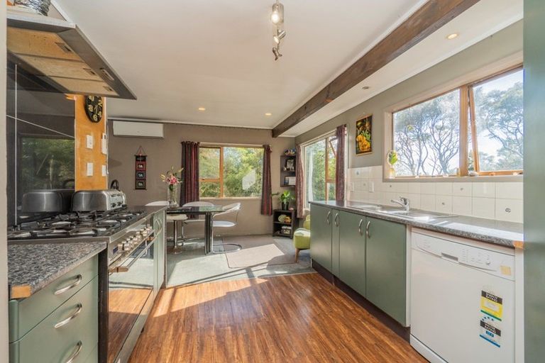 Photo of property in 13 Wirihana Road, Titirangi, Auckland, 0604