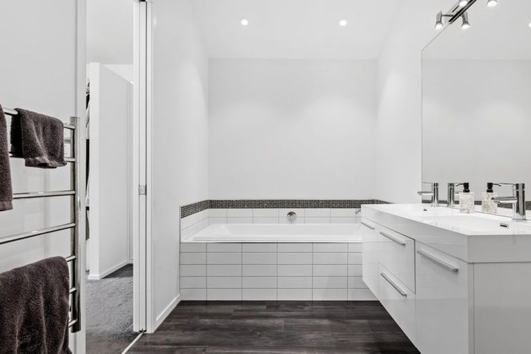 Photo of property in 58u3 Herbert Road, Queenwood, Hamilton, 3210