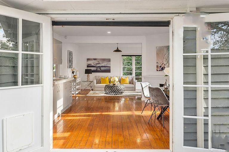 Photo of property in 21 Croydon Road, New Lynn, Auckland, 0600