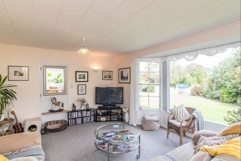 Photo of property in 9 Lesley Grove, Waikanae, 5036