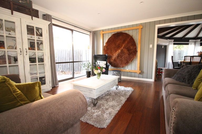 Photo of property in 17 Hawthornden Road, Avonhead, Christchurch, 8042