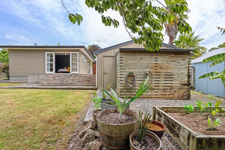 Photo of property in 37 Haruru Falls Road, Haruru, 0204