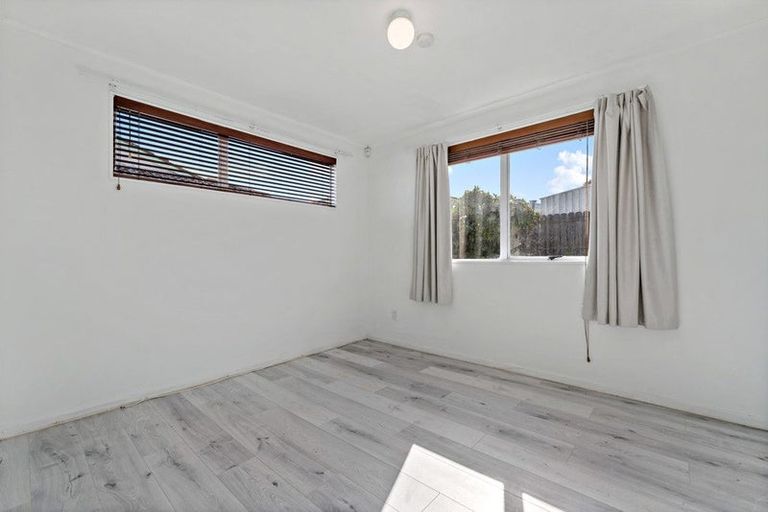 Photo of property in 1/14 Chislehurst Street, Henderson, Auckland, 0612