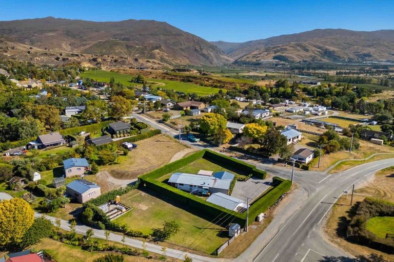 Photo of property in 1 Hall Road, Bannockburn, Cromwell, 9384