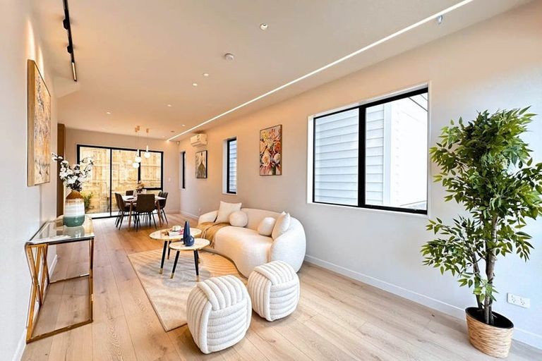 Photo of property in 2/59 Howe Street, Howick, Auckland, 2014