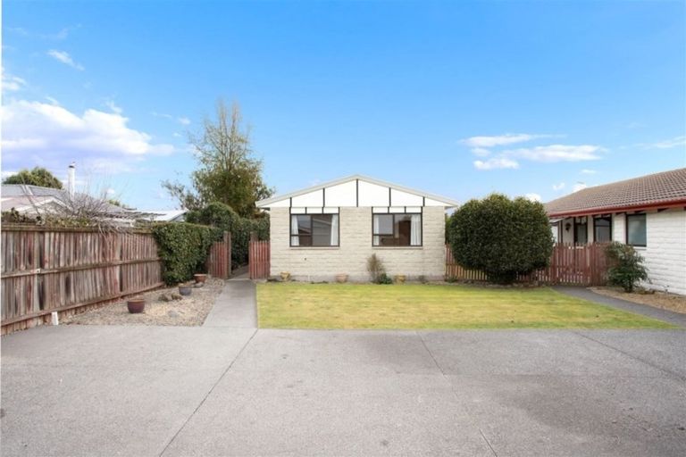 Photo of property in 92c/2 Englefield Road, Northwood, Christchurch, 8051