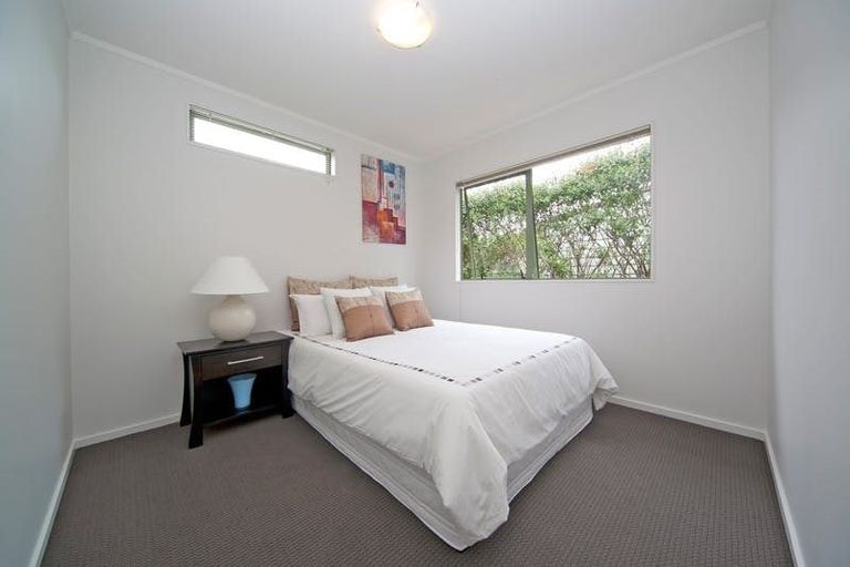 Photo of property in 17a Enderby Drive, Te Atatu Peninsula, Auckland, 0610