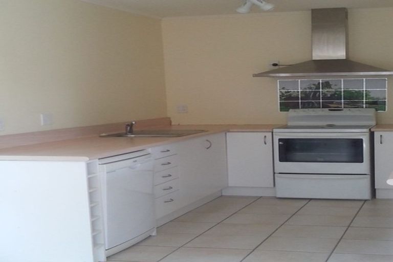 Photo of property in 33 Oriwa Street, Waikanae, 5036