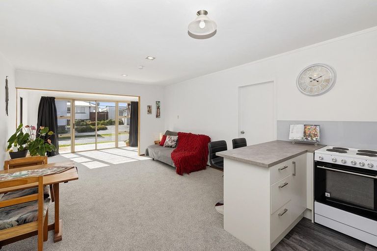 Photo of property in 120 Woodglen Road, Glen Eden, Auckland, 0602