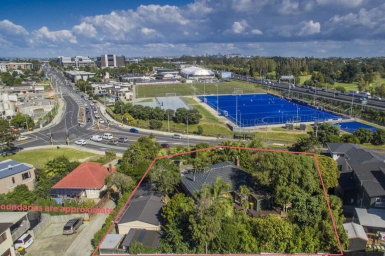 Photo of property in 27 Wairau Road, Forrest Hill, Auckland, 0627