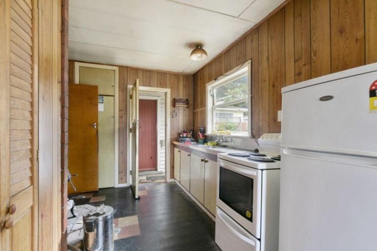 Photo of property in 28 Kowhai Street, Wainuiomata, Lower Hutt, 5014