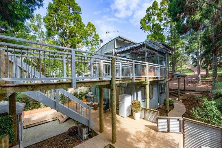 Photo of property in 220 Woodlands Park Road, Titirangi, Auckland, 0604