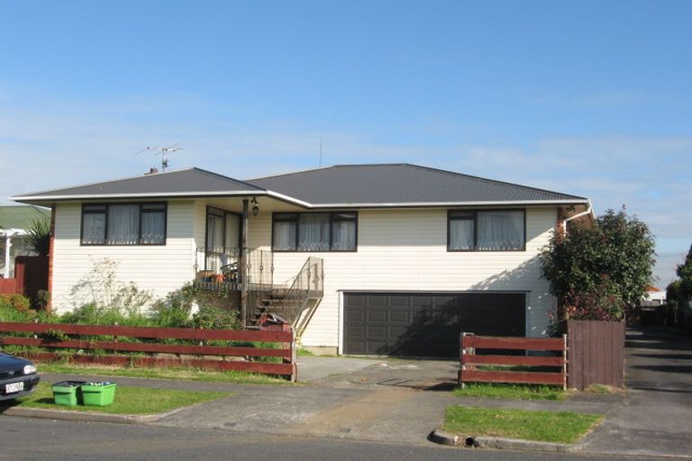 Photo of property in 2/6 Tawa Crescent, Manurewa, Auckland, 2102