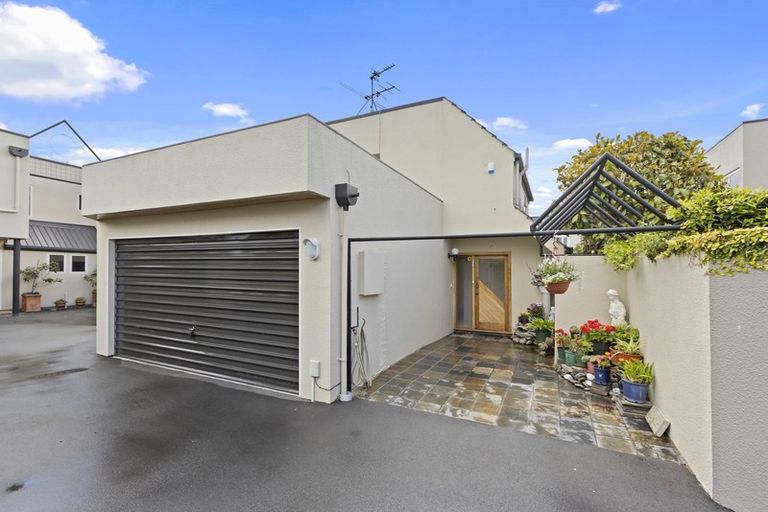 Photo of property in 1/33 Holly Road, St Albans, Christchurch, 8014