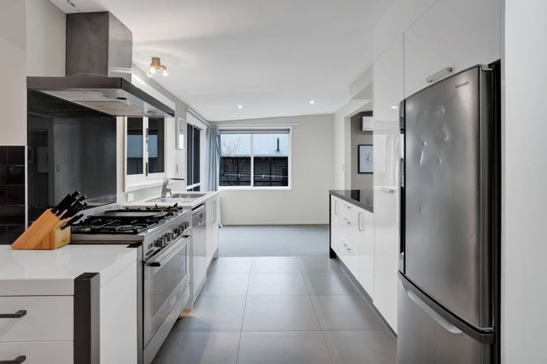 Photo of property in 70 Seaview Road, Marfell, New Plymouth, 4310