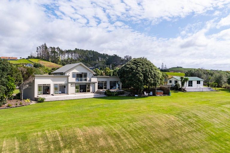 Photo of property in 585 Cove Road, Waipu, 0582