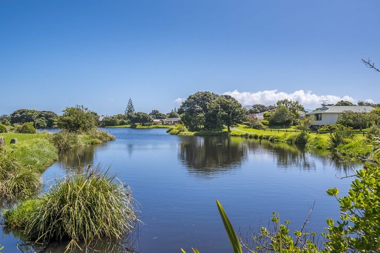 Photo of property in 14 Hastings Street, Waikanae Beach, Waikanae, 5036