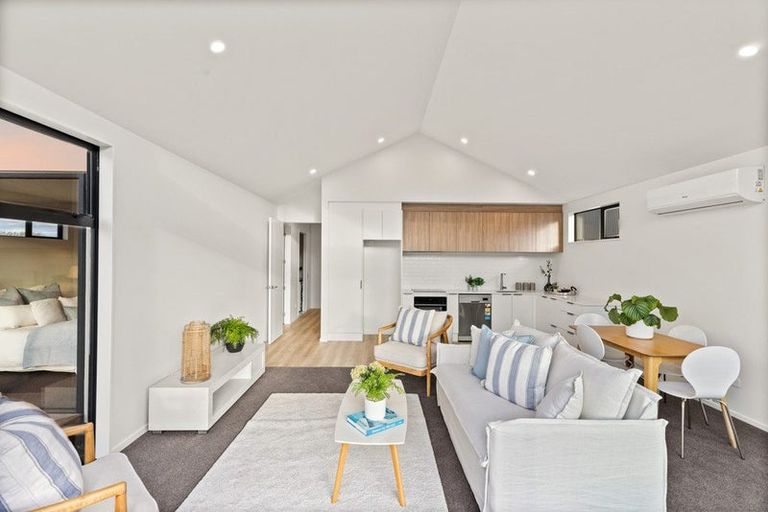 Photo of property in 1/1 Hebe Lane, Northwood, 8051