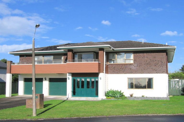 Photo of property in 8 Coquille Place, Half Moon Bay, Auckland, 2012