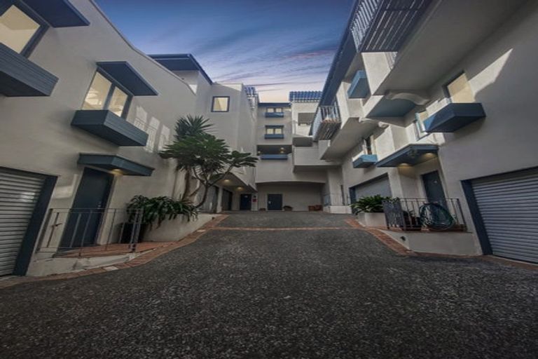 Photo of property in 7f Austin Street, Mount Victoria, Wellington, 6011