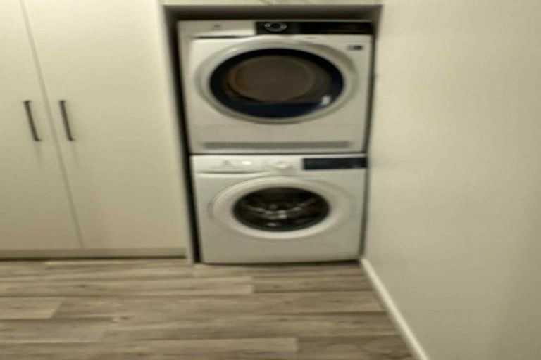 Photo of property in 2/81 Knights Road, Rothesay Bay, Auckland, 0630