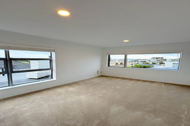 Photo of property in 7 Zara Court, Windsor Park, Auckland, 0632