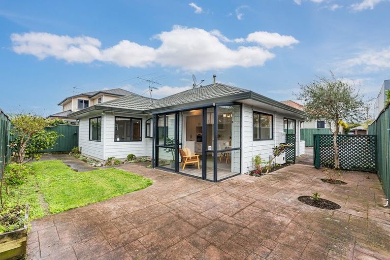 Photo of property in 2/25 Vincent Street, Waterloo, Lower Hutt, 5011