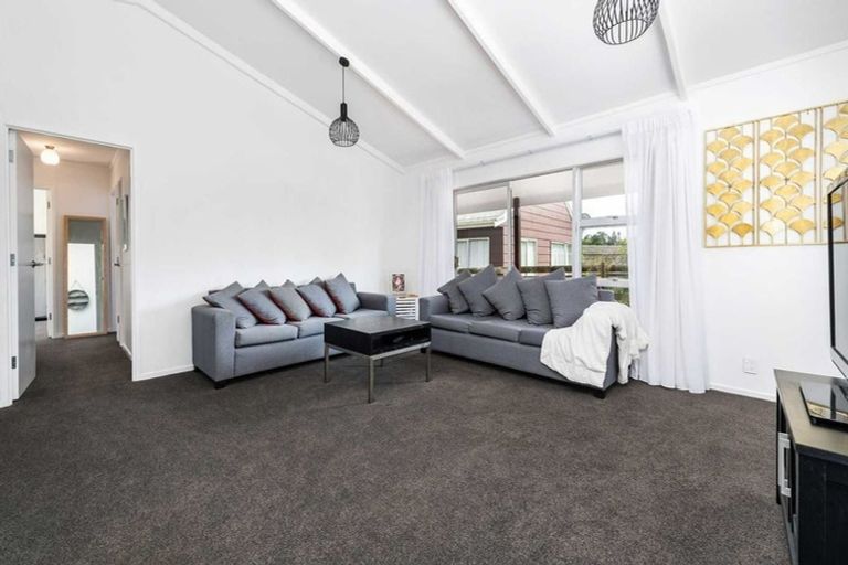 Photo of property in 2/25 Lucinda Place, Glen Eden, Auckland, 0602
