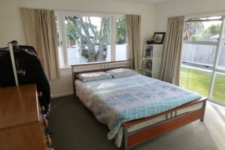 Photo of property in 2 Creamer Avenue, Belmont, Auckland, 0622