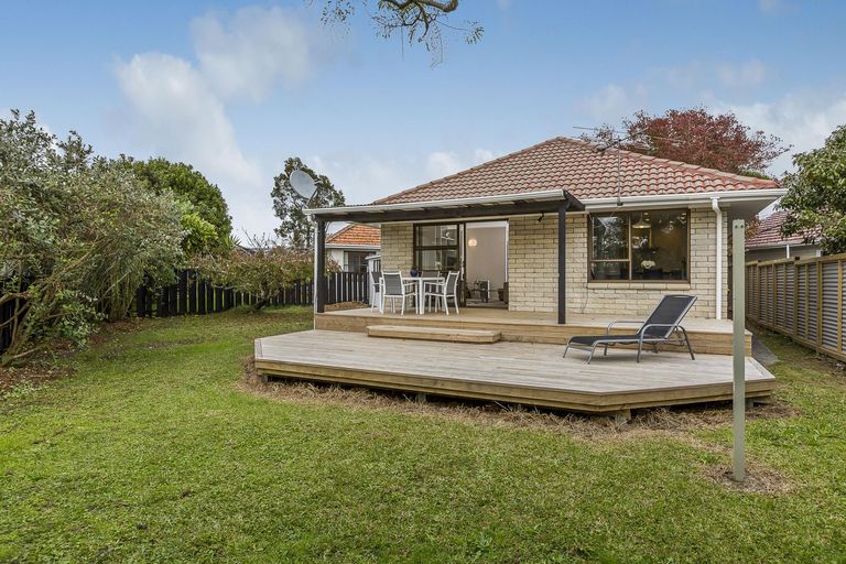 Photo of property in 2/7 Stafson Lane, Te Atatu Peninsula, Auckland, 0610