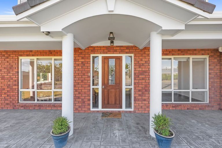 Photo of property in 28 Arataki Road, Havelock North, 4130