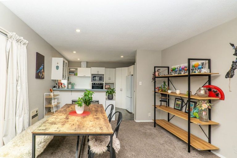 Photo of property in 28 Staveley Street, Avonhead, Christchurch, 8042