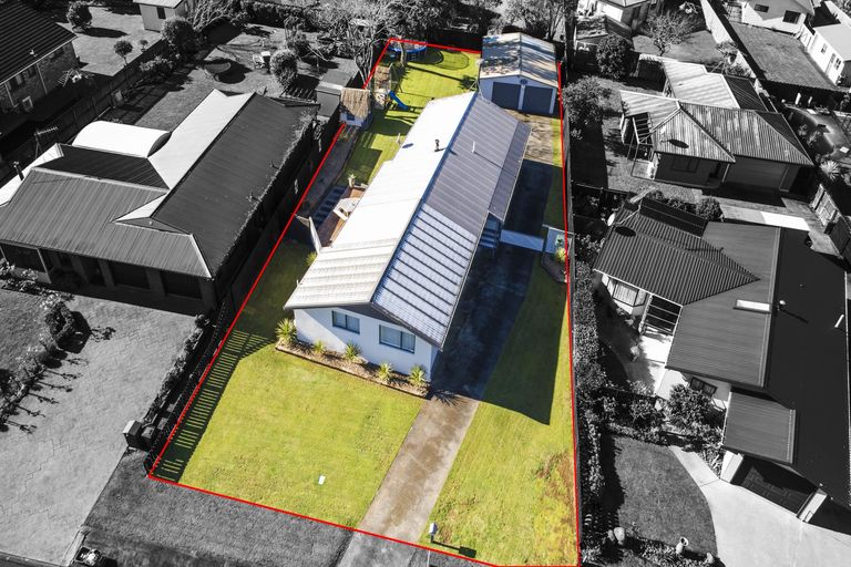 Photo of property in 11 Coolen Place, Tuakau, 2121