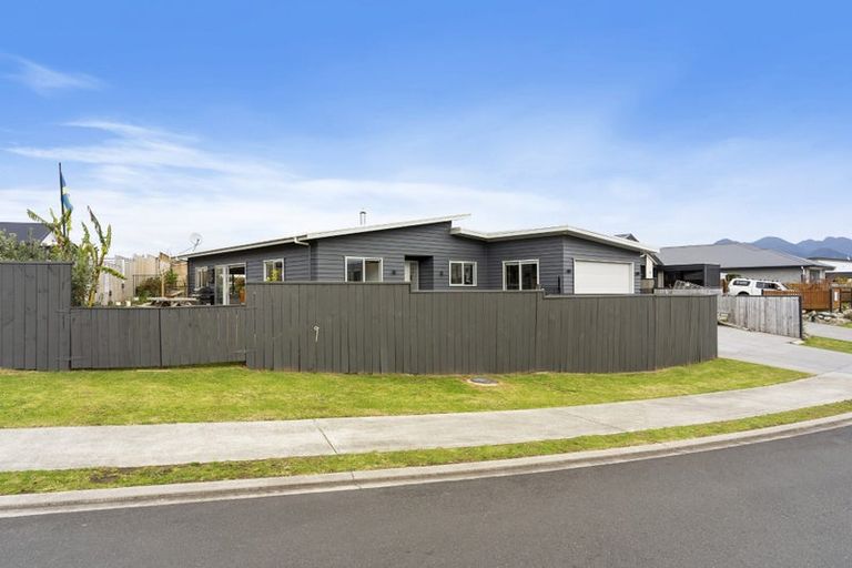 Photo of property in 13 Manatu Close, Whangamata, 3691