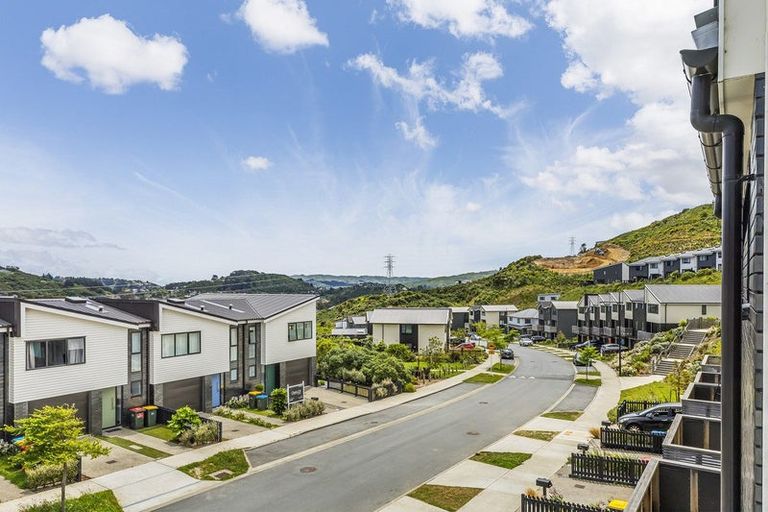 Photo of property in 43 Holystone Road, Whitby, Porirua, 5024