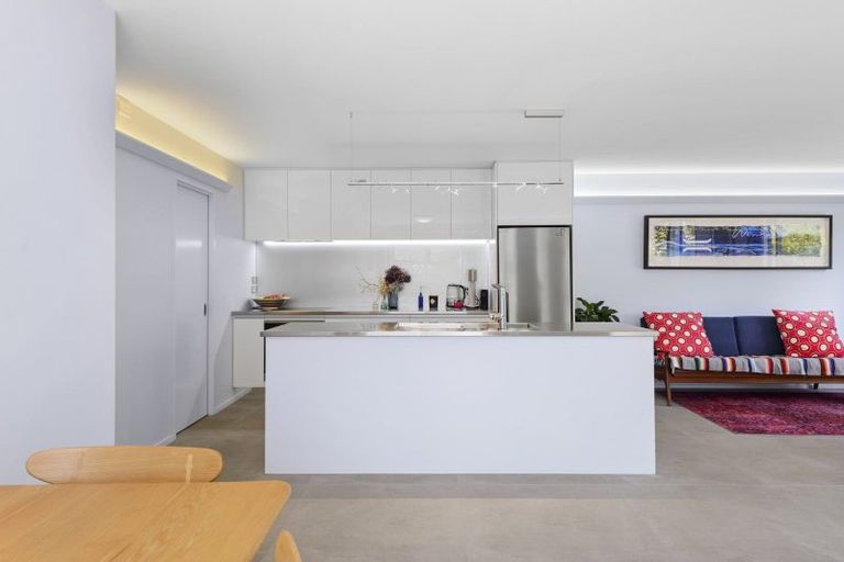 Photo of property in 64 Hewitts Road, Merivale, Christchurch, 8014