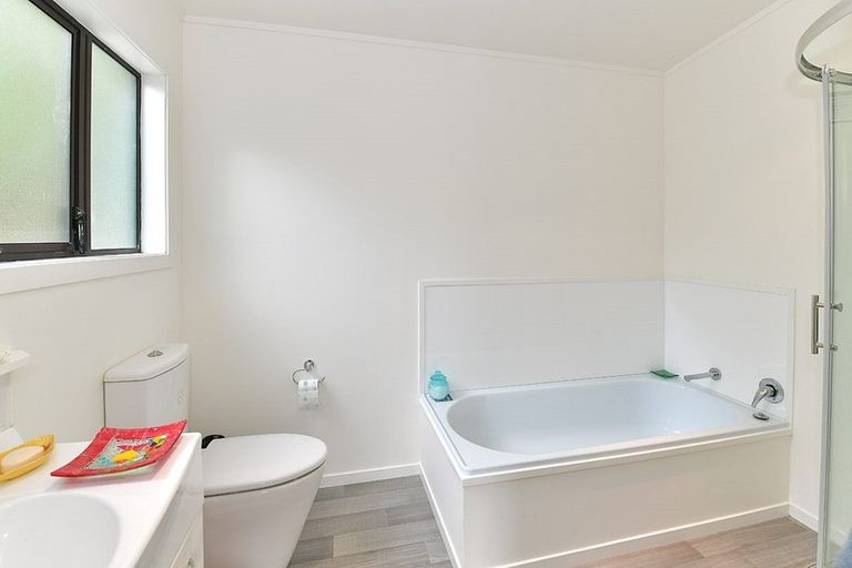 Photo of property in 7 Mangakura Road, Helensville, 0800