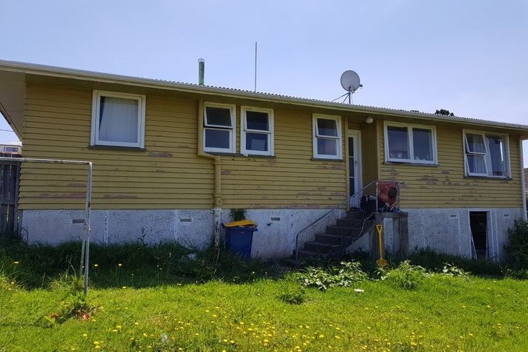 Photo of property in 13 Woodall Place, Totara Vale, Auckland, 0627