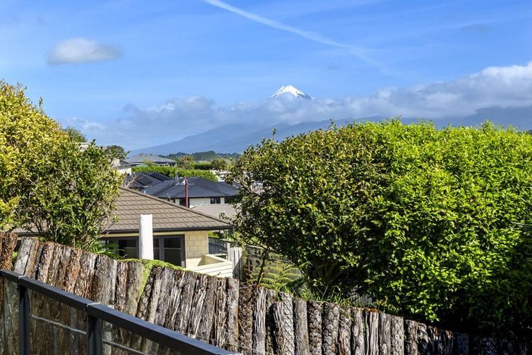 Photo of property in 11d Redwood Crescent, Hurdon, New Plymouth, 4310