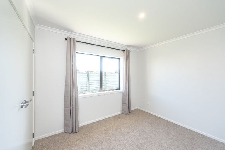 Photo of property in 6 Cross Street, Castlecliff, Wanganui, 4501