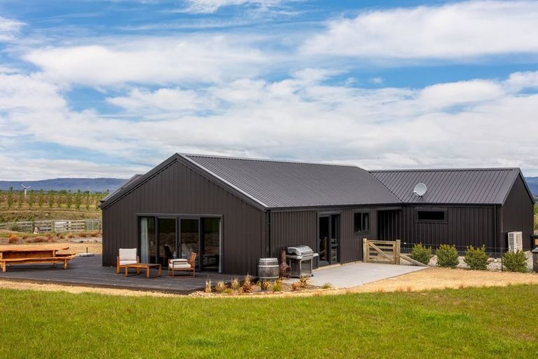 Photo of property in 39 Kordia Way, Waikerikeri, Alexandra, 9391