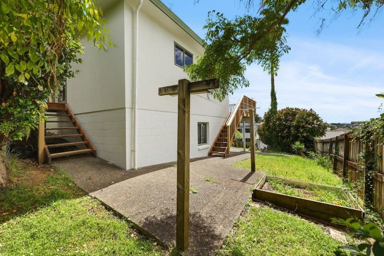 Photo of property in 17a Cherry Tree Place, Massey, Auckland, 0614