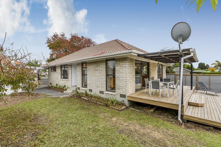 Photo of property in 2/7 Stafson Lane, Te Atatu Peninsula, Auckland, 0610