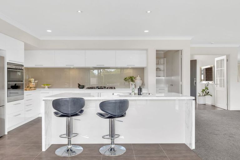 Photo of property in 9 Portofino Point, Karaka, Papakura, 2113
