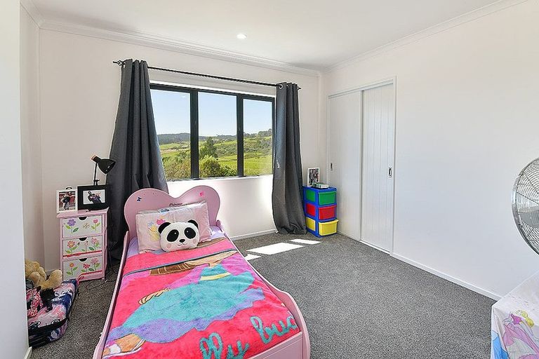 Photo of property in 21 Rauta Way, Helensville, 0800