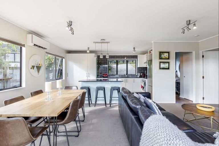 Photo of property in 7b Ngahere Views, Orewa, 0931